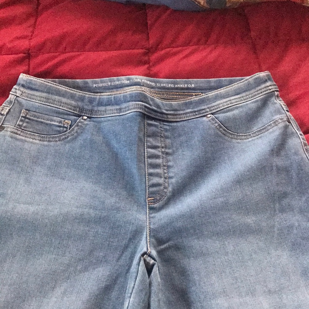 Chicos size .5 perfect stretch girlfriend pull on ankle jean
